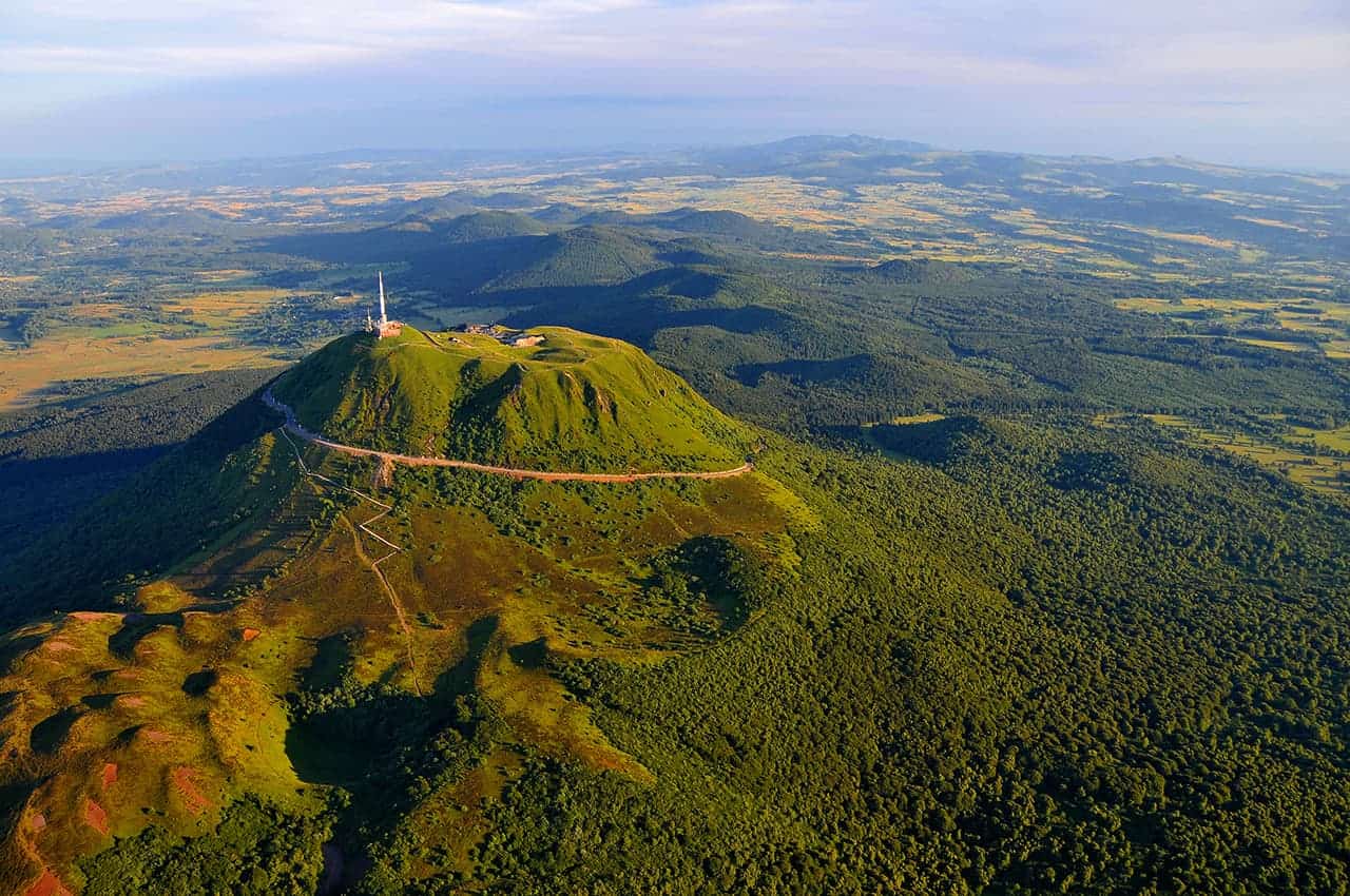 Blick auf den Puy de Dome in der Auvergne